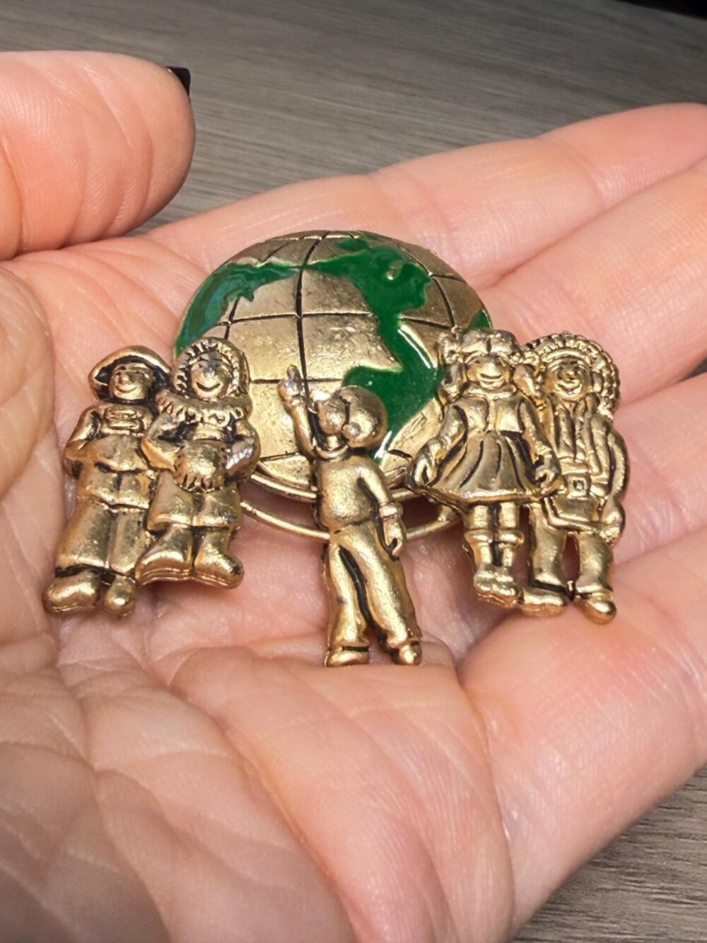 Vintage Children Around the World Brooch Globe Gold Tone Sliding Figure 1.85" - Picture 8 of 11
